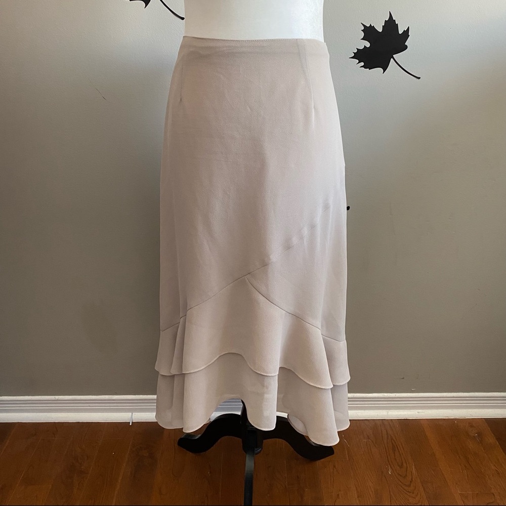 Oblique tiered skirt